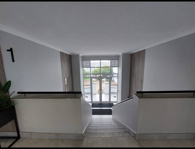 416M² OFFICE TO LET IN LYME PARK